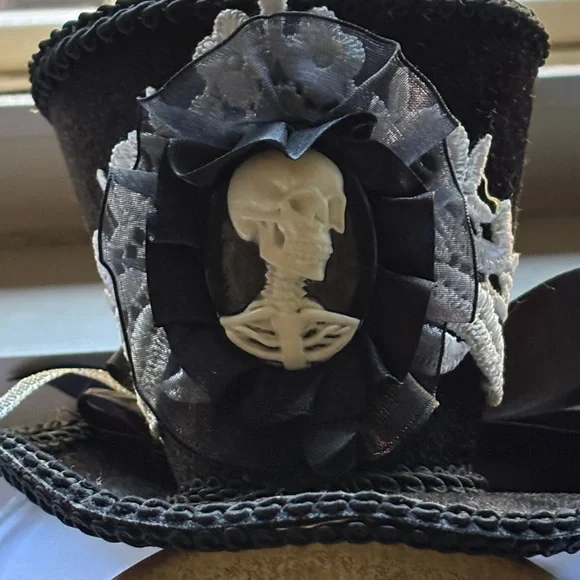 Mini Skeleton Goth Black Cocktail Fascinator Top Hat - Picture 2 of 9